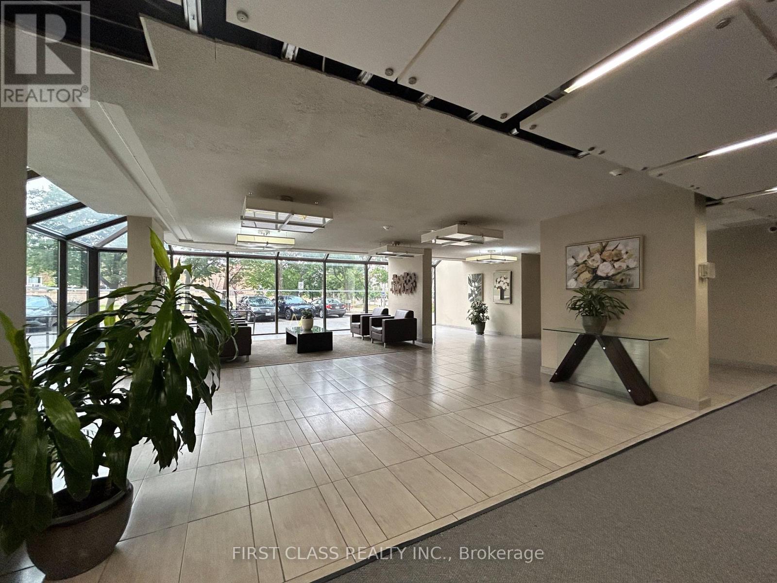Photo 4 of 202 200 Robert Speck Parkway, Mississauga ON