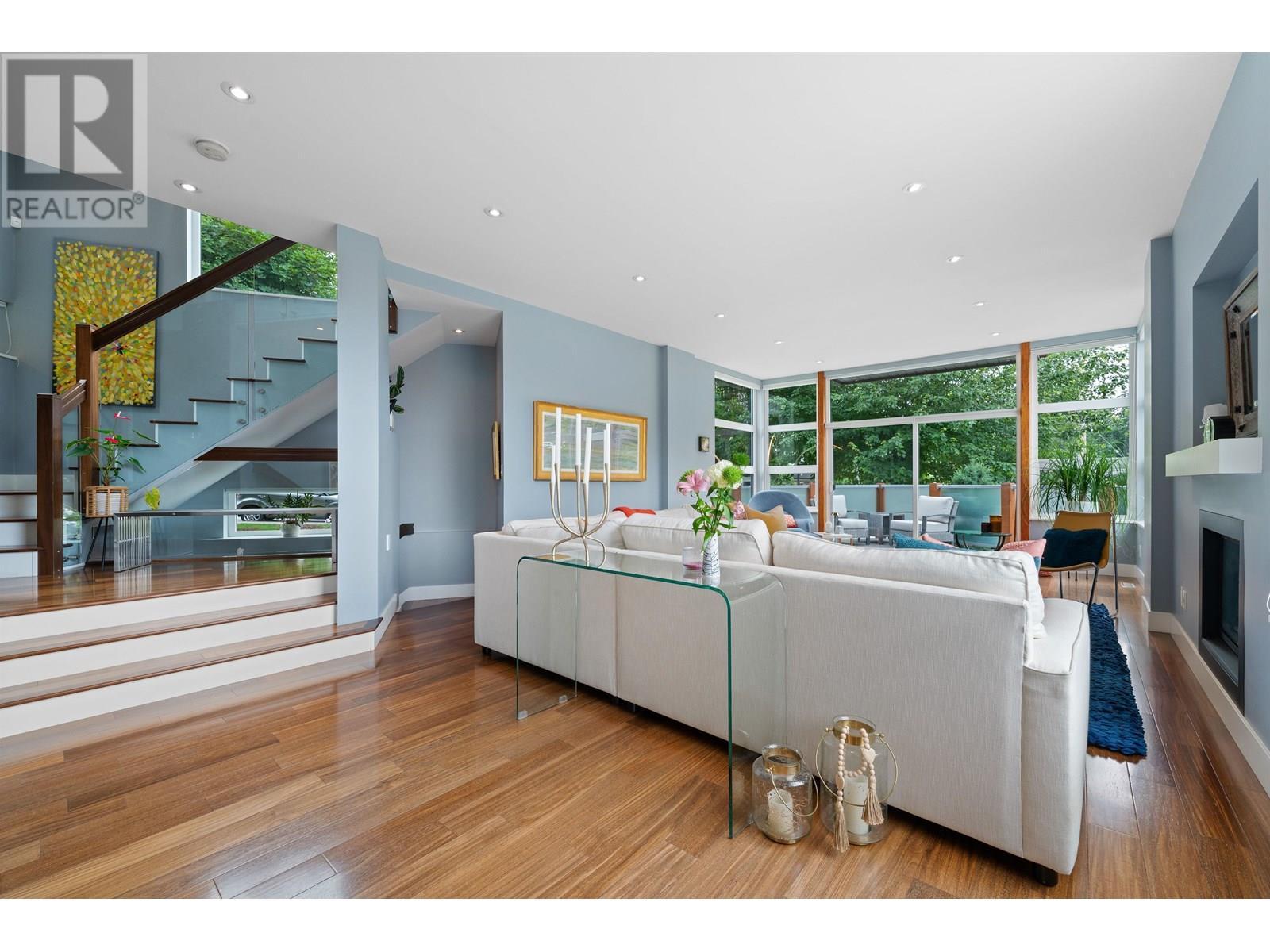 2005 LARSON ROAD, North Vancouver