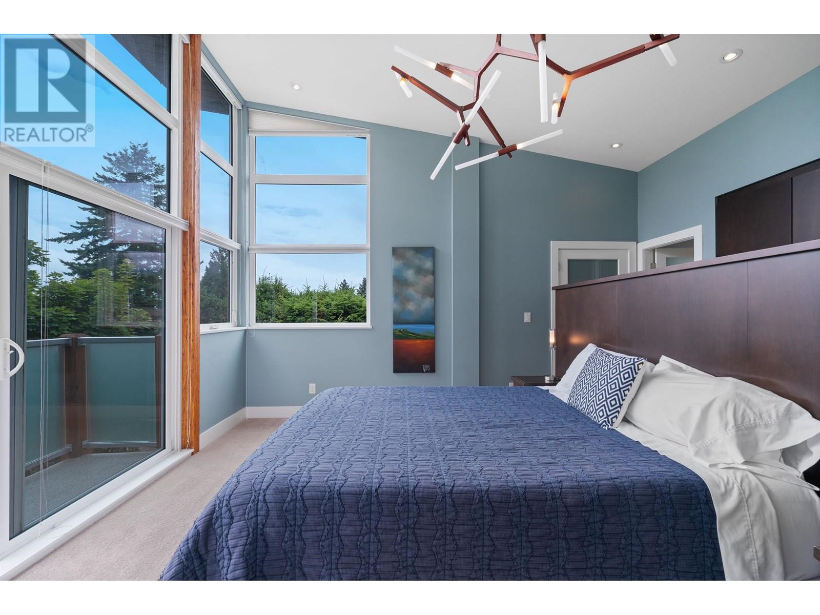 2005 LARSON ROAD, North Vancouver