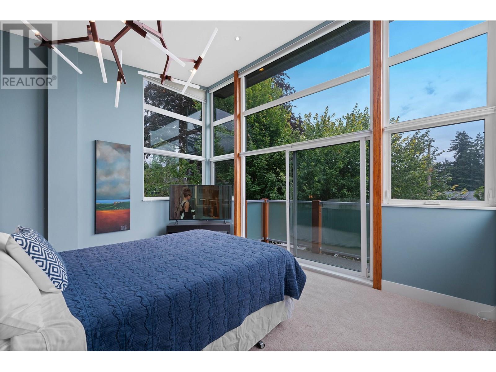 2005 LARSON ROAD, North Vancouver