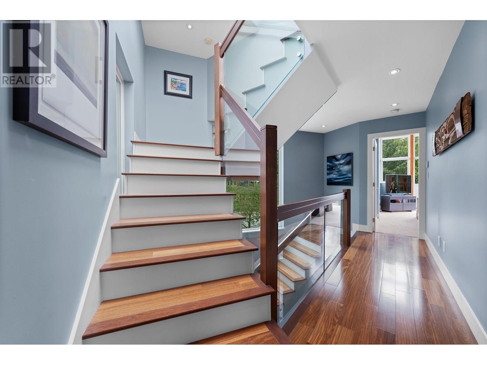 2005 LARSON ROAD, North Vancouver