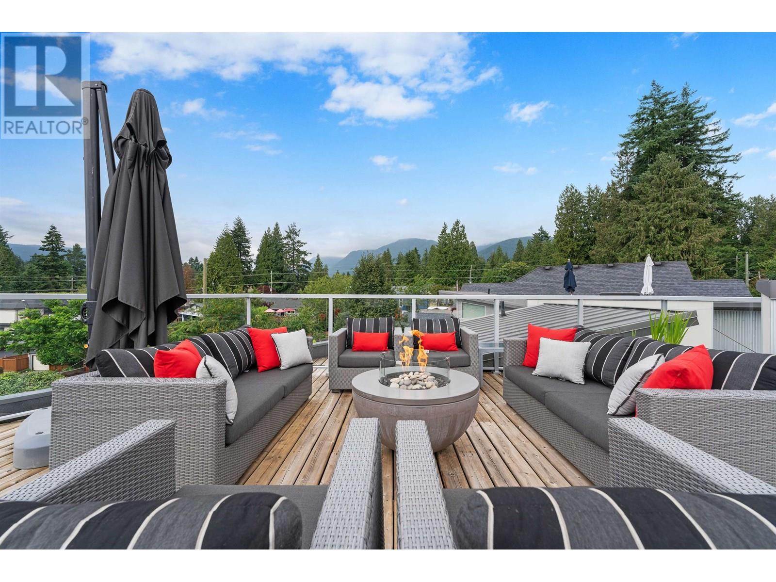 2005 LARSON ROAD, North Vancouver