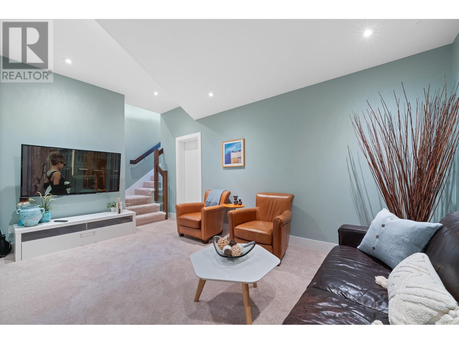 2005 LARSON ROAD, North Vancouver