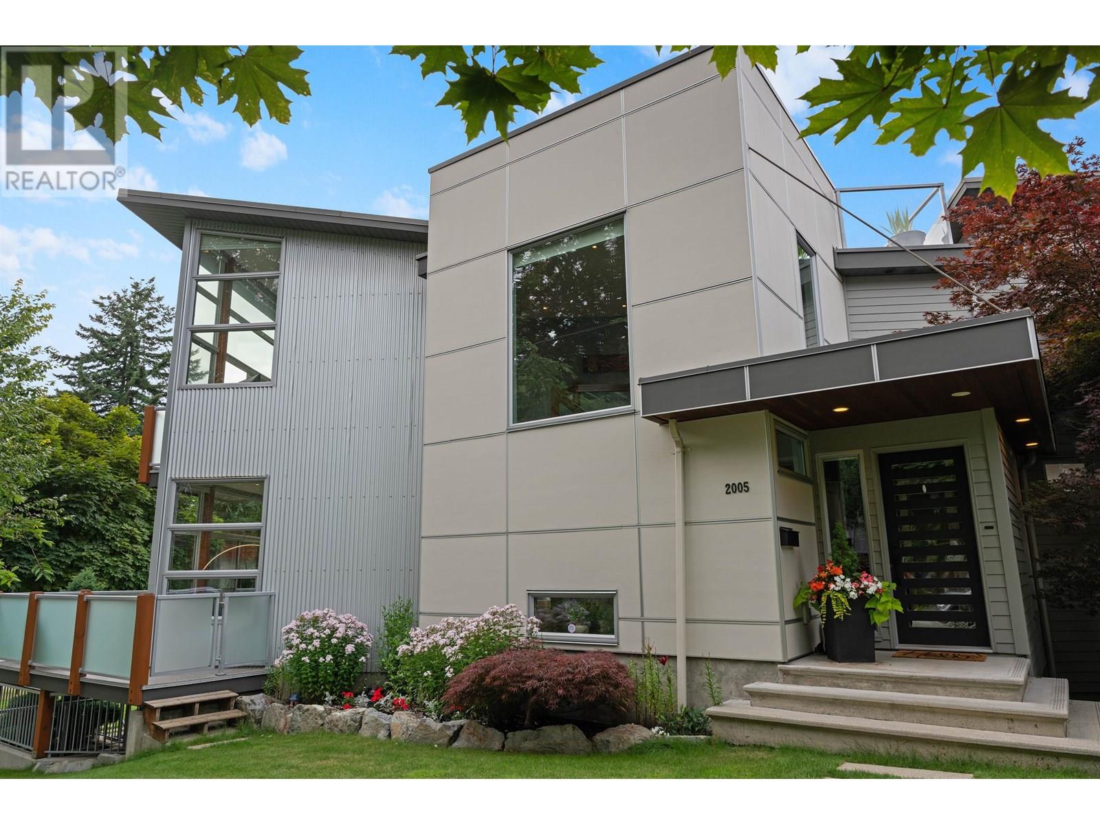 2005 LARSON ROAD, North Vancouver