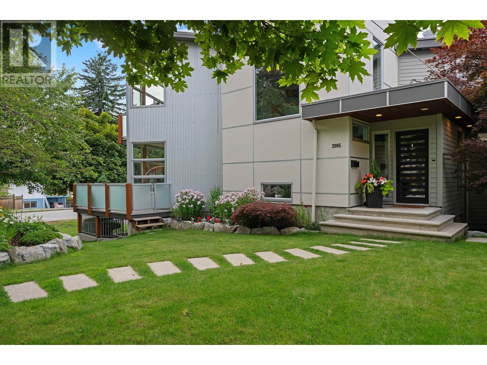 2005 LARSON ROAD, North Vancouver