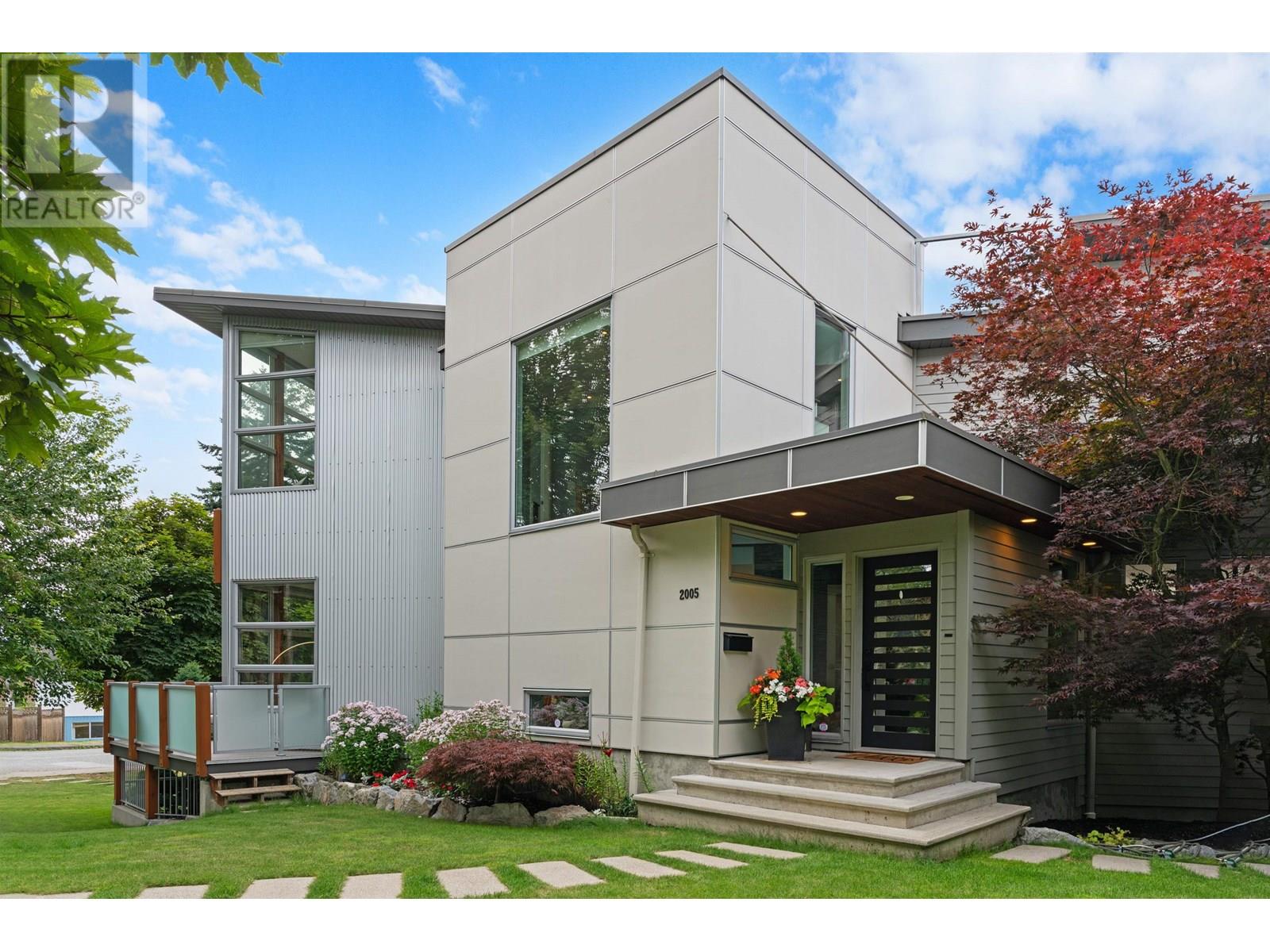 2005 LARSON ROAD, North Vancouver