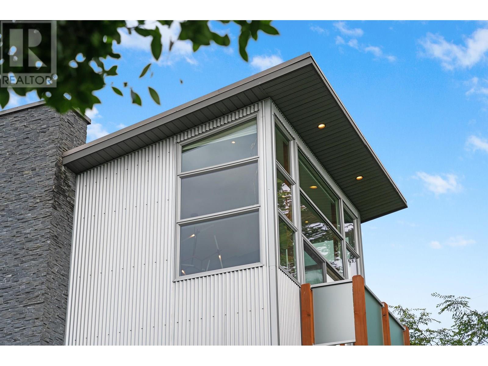 2005 LARSON ROAD, North Vancouver