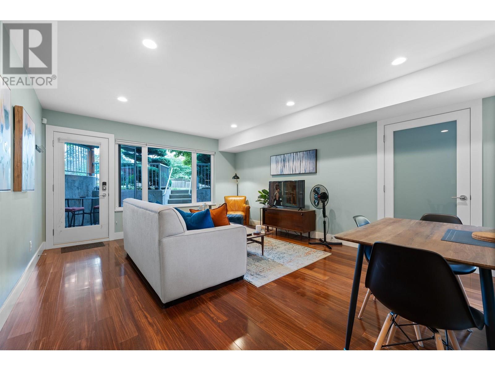 2005 LARSON ROAD, North Vancouver