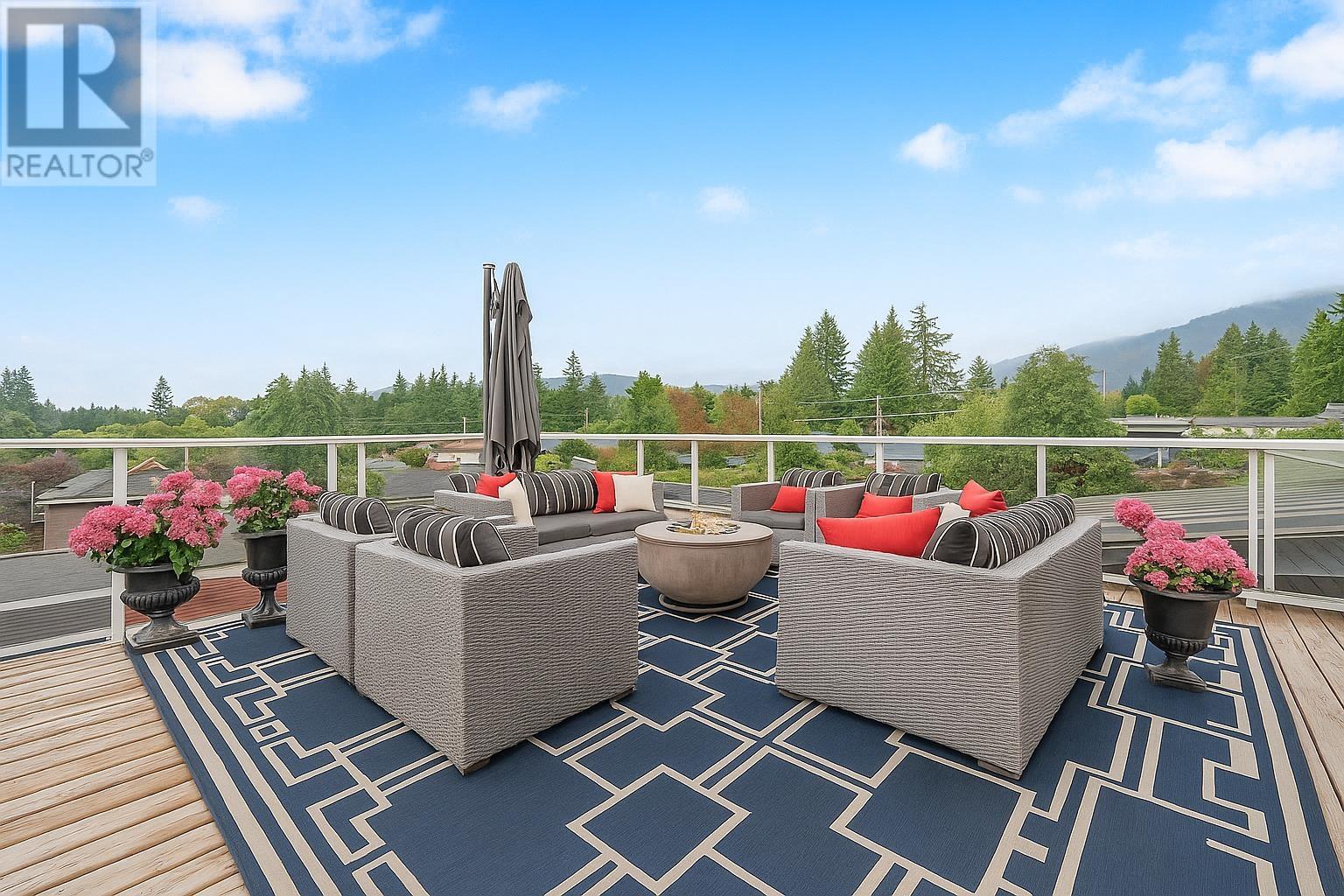 2005 LARSON ROAD, North Vancouver