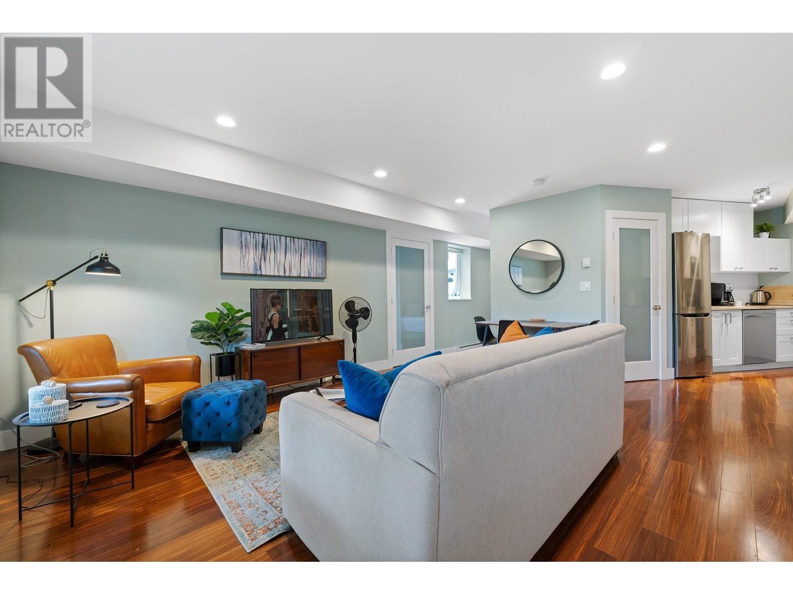 2005 LARSON ROAD, North Vancouver