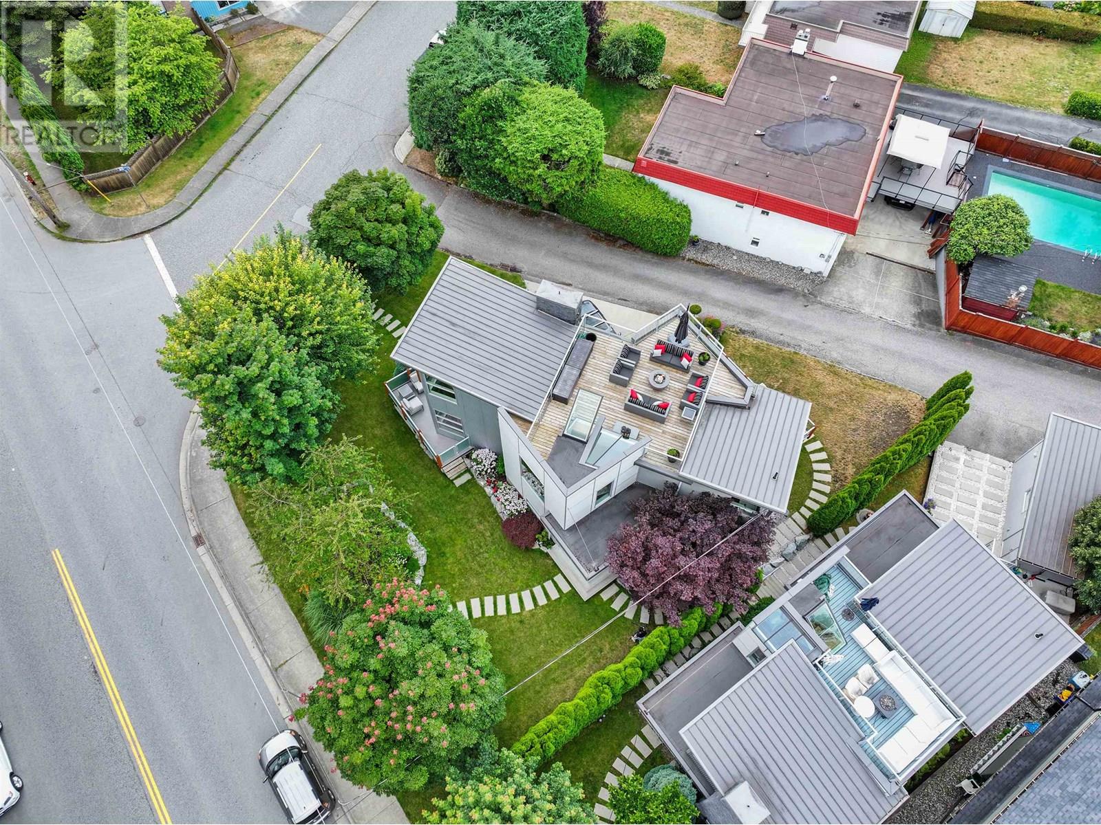 2005 LARSON ROAD, North Vancouver