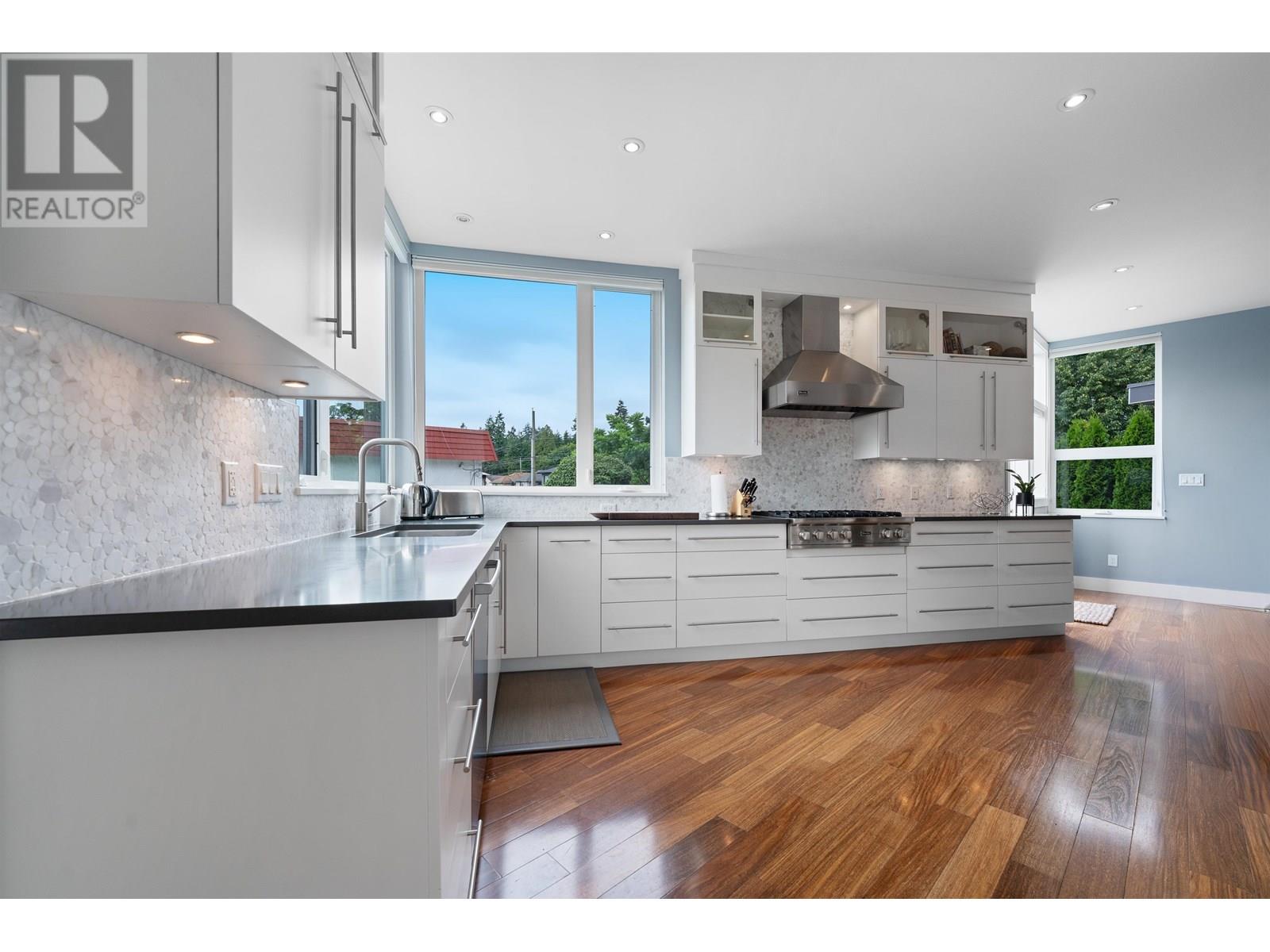 2005 LARSON ROAD, North Vancouver