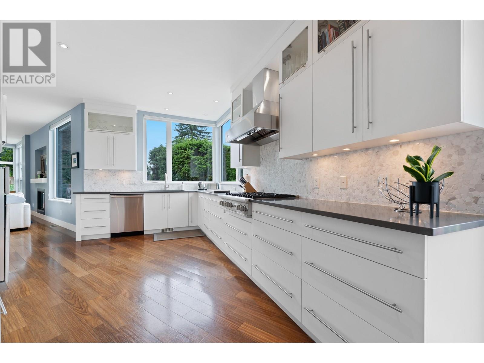 2005 LARSON ROAD, North Vancouver