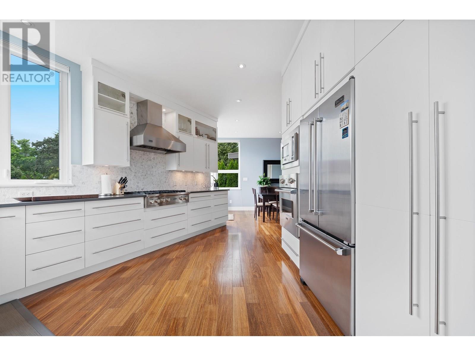 2005 LARSON ROAD, North Vancouver