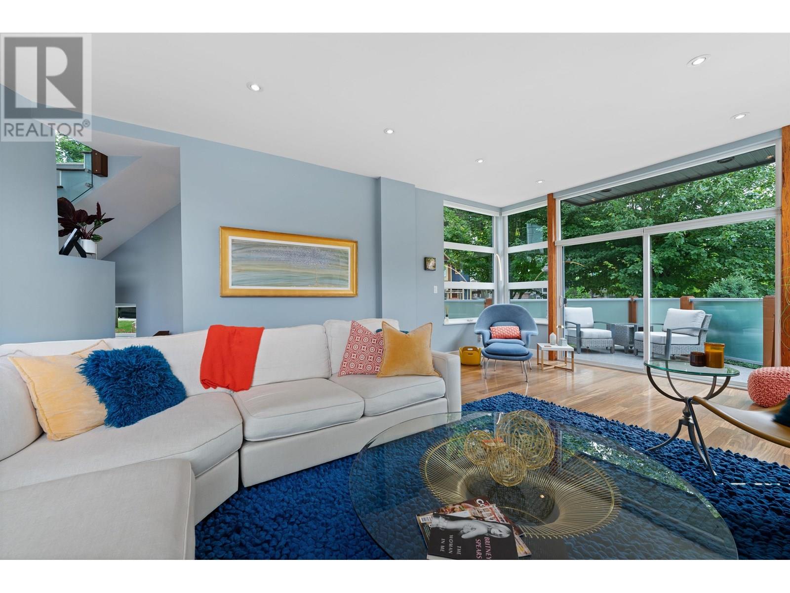 2005 LARSON ROAD, North Vancouver