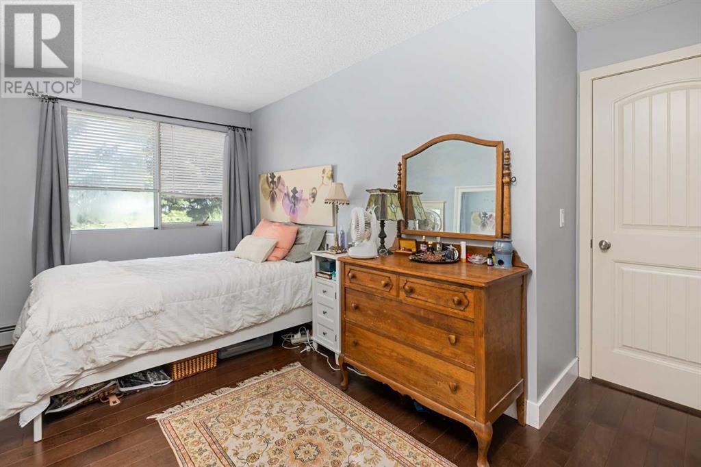 Single Family House for Sale in   Village Terrace SW Patterson Calgary 