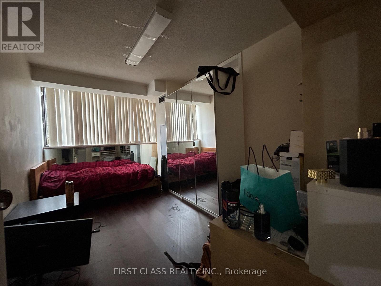 Photo 7 of 202 200 Robert Speck Parkway, Mississauga ON