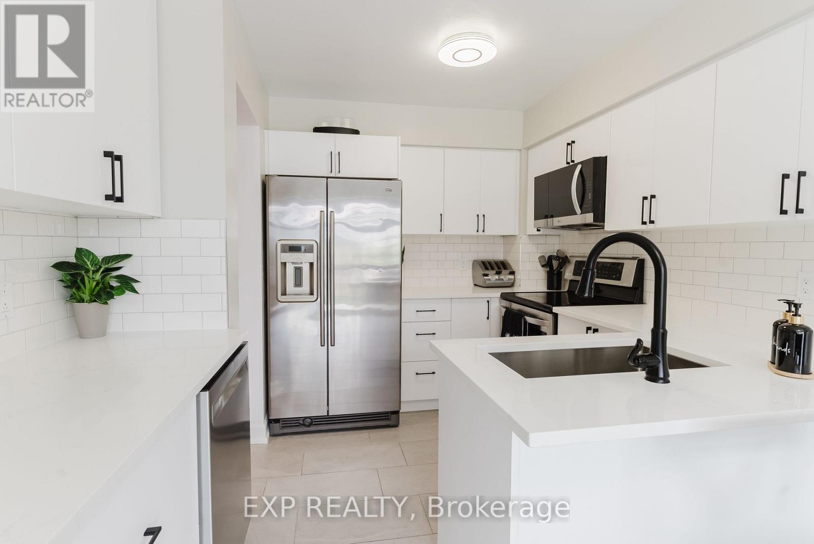 Photo 12 of 138 Acklam Terrace, Ottawa ON