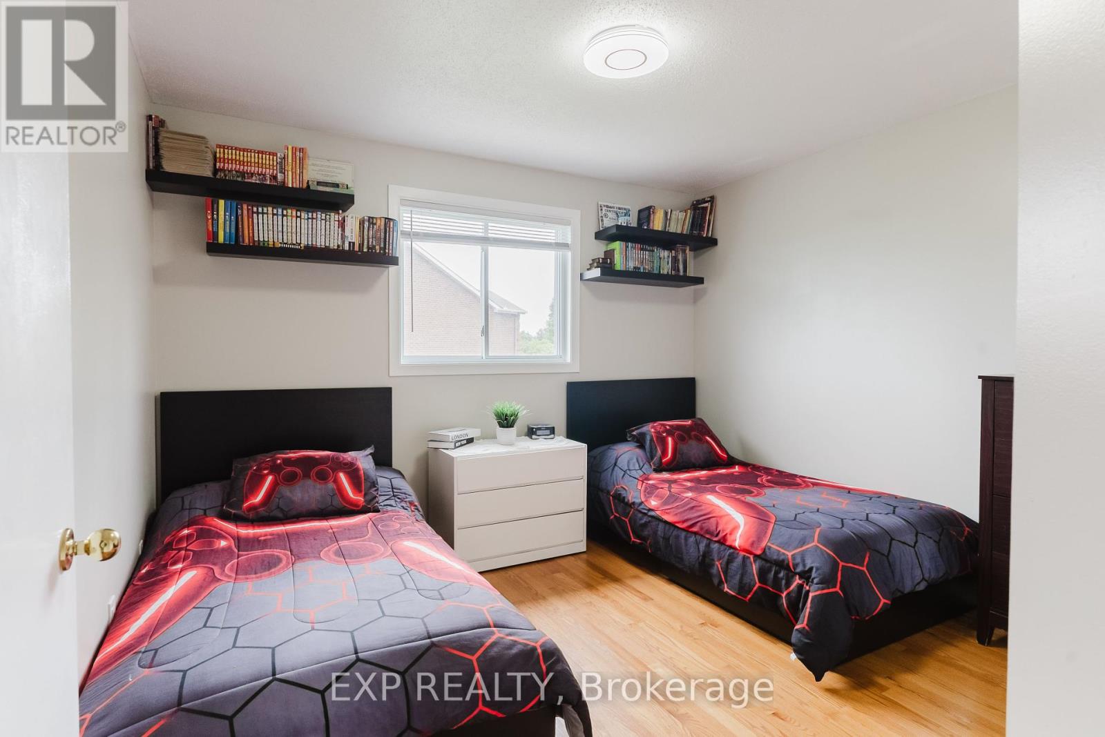 Photo 18 of 138 Acklam Terrace, Ottawa ON