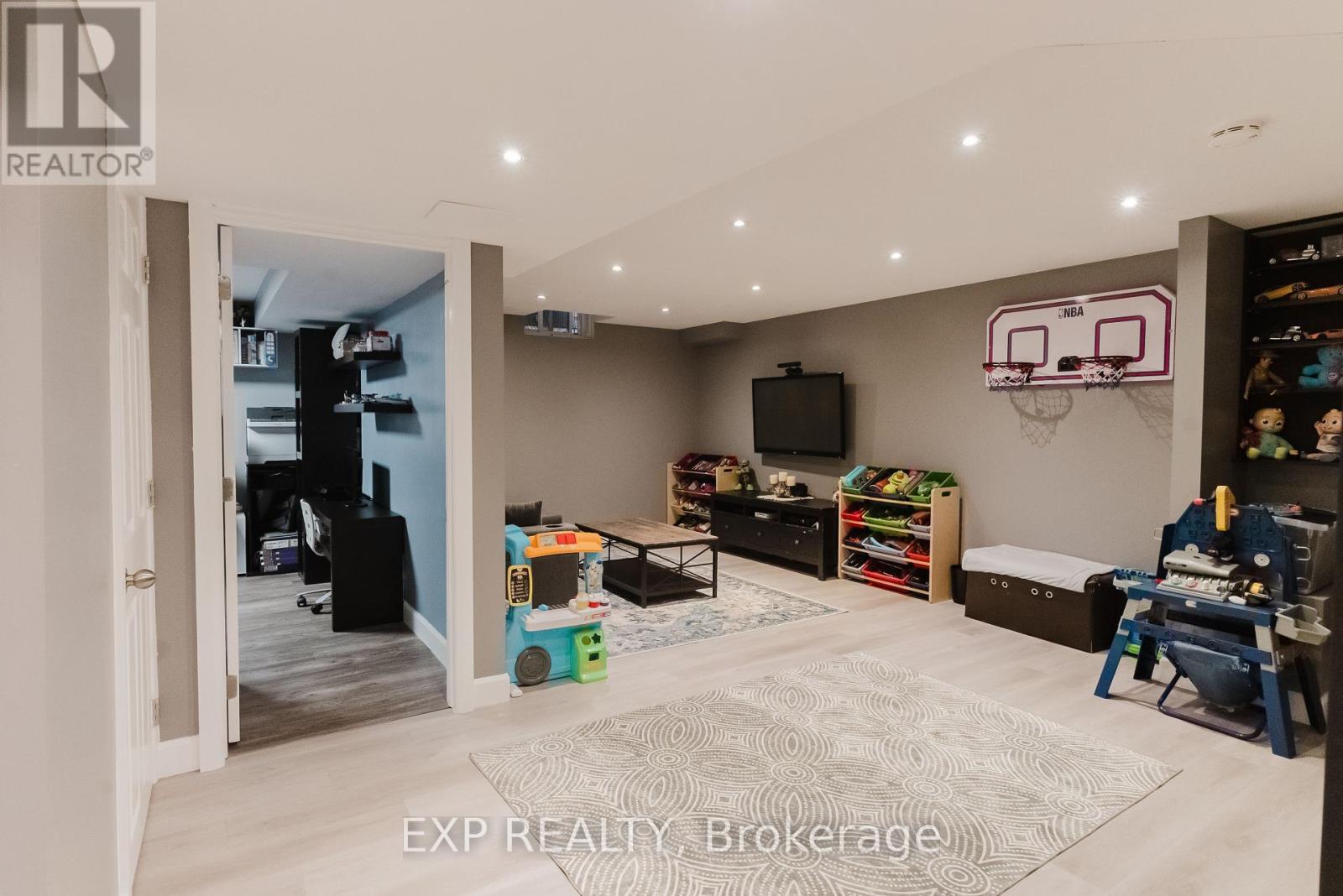 Photo 20 of 138 Acklam Terrace, Ottawa ON
