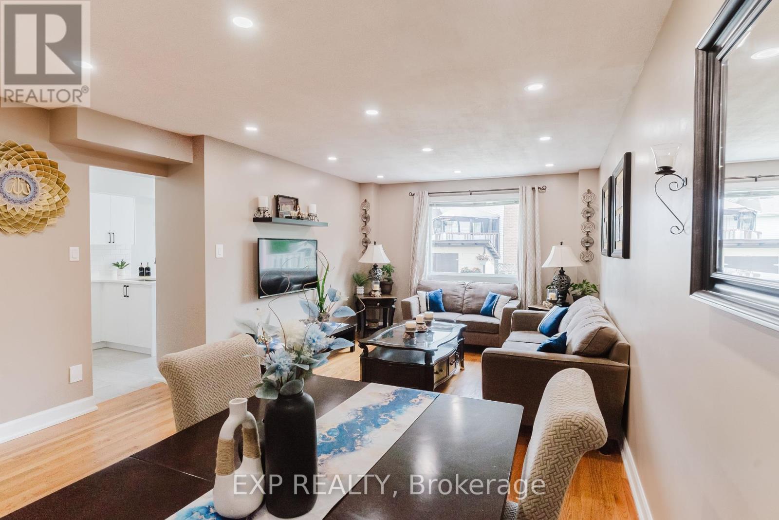 Photo 7 of 138 Acklam Terrace, Ottawa ON