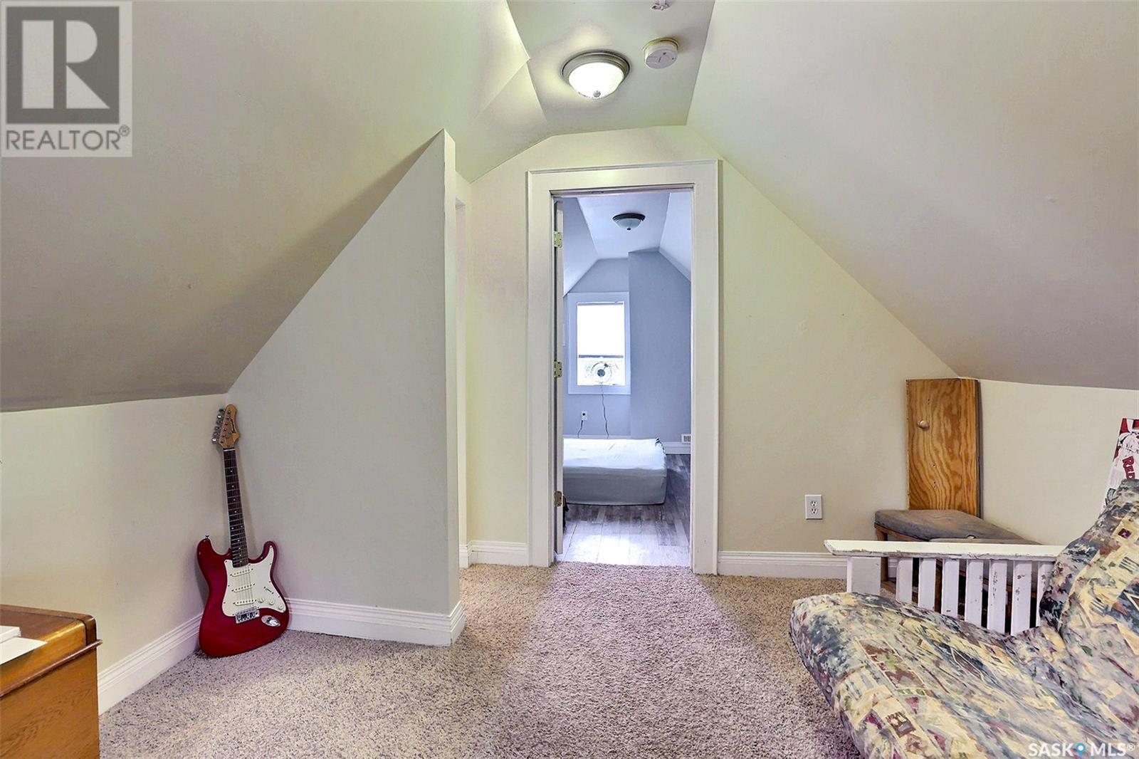 1550 ROBINSON STREET - 22