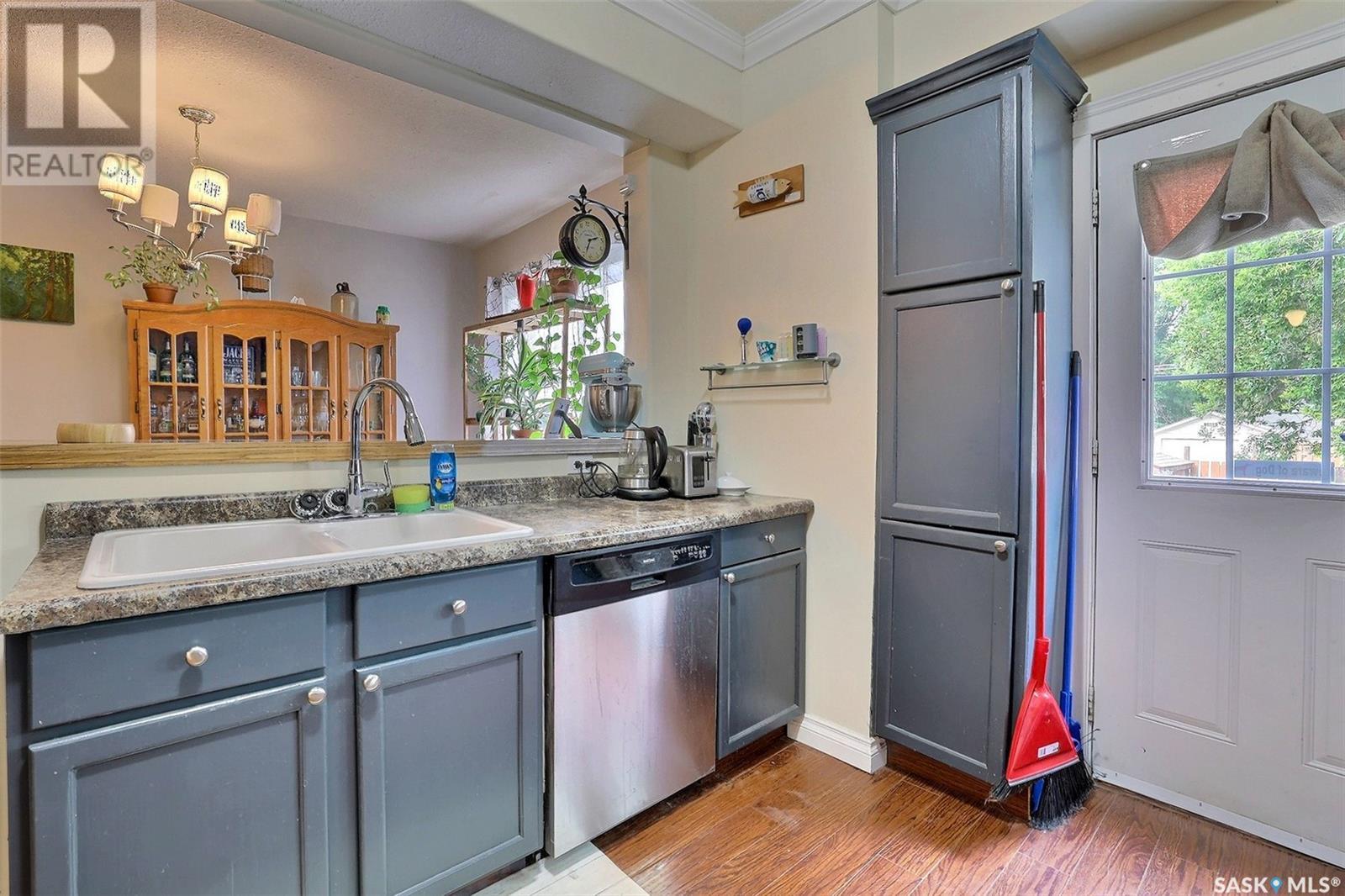 1550 ROBINSON STREET - 11