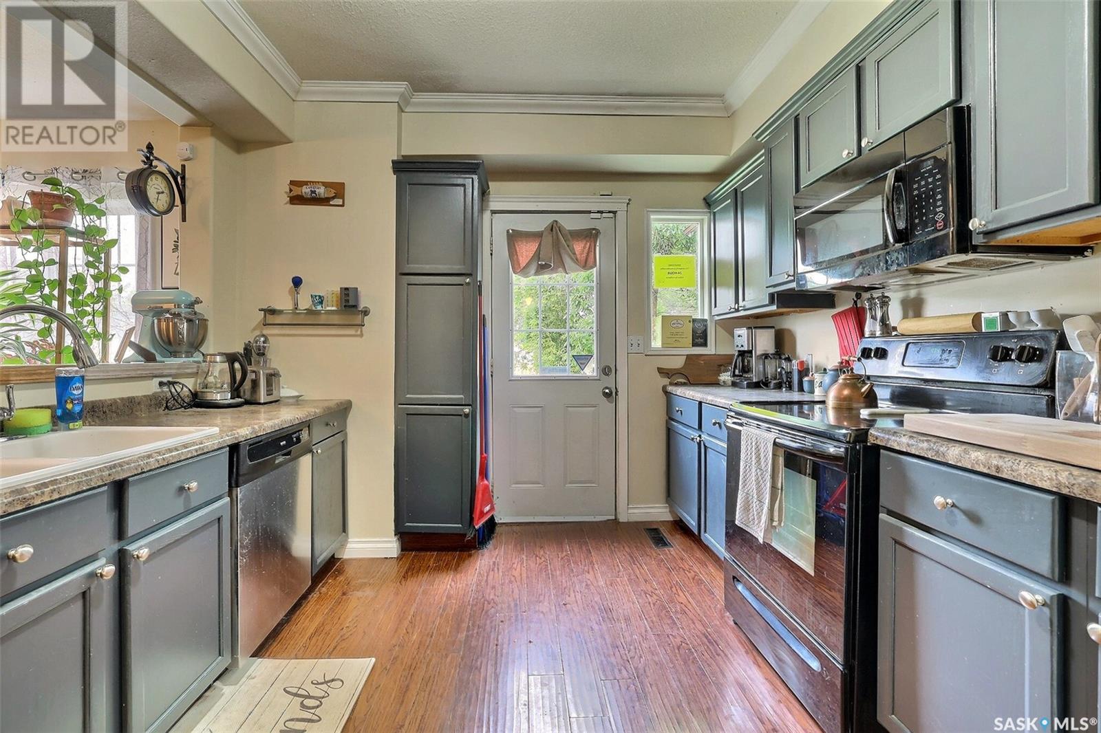 1550 ROBINSON STREET - 9