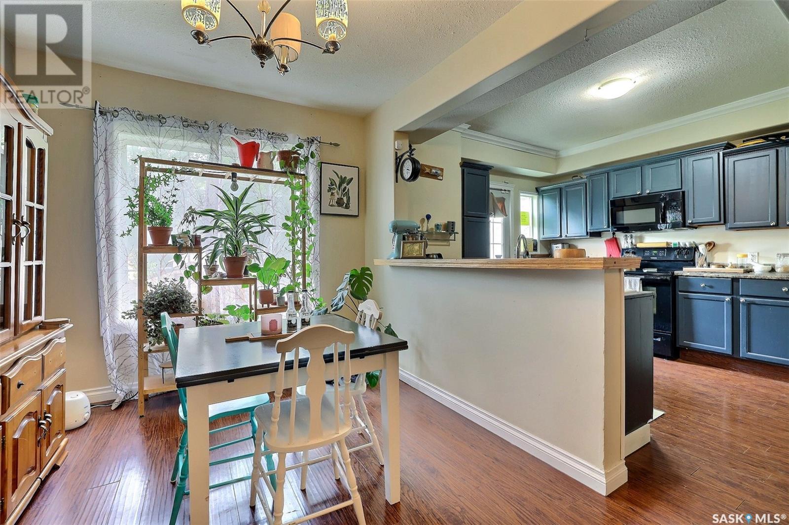 1550 ROBINSON STREET - 8