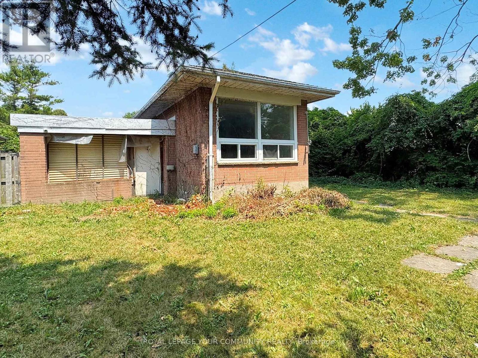 Photo 23 of Basement 17 Dobbin Road, Toronto ON