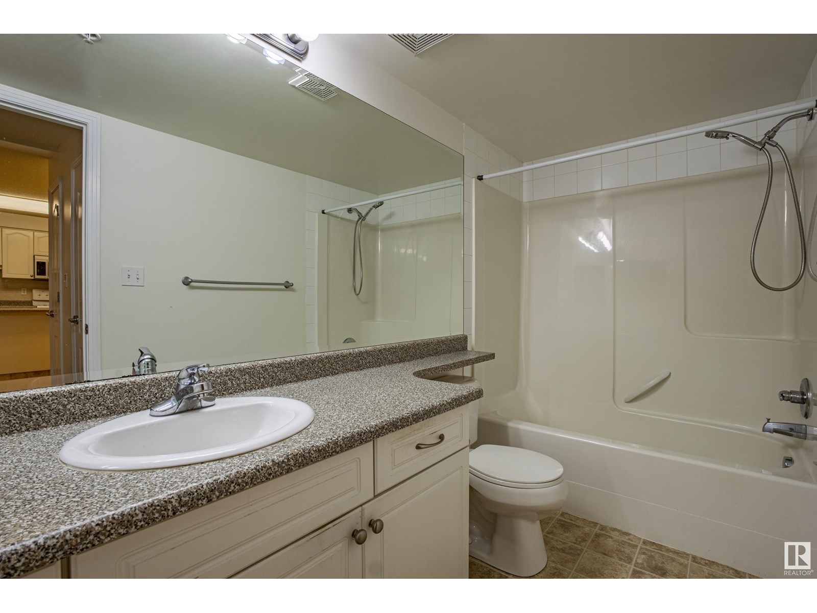 Photo 23 of 102 12111 51 Av Nw, Edmonton AB