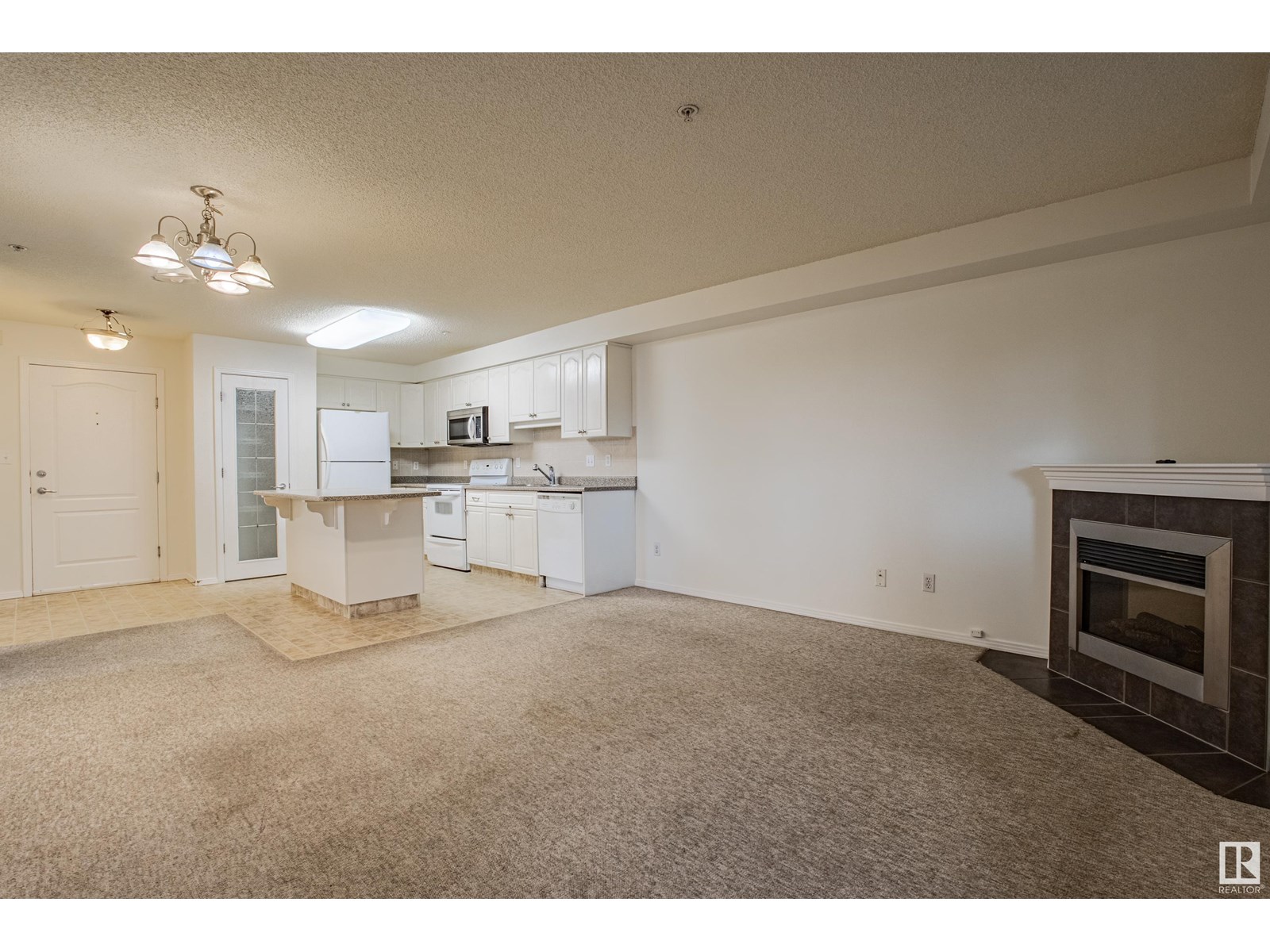 Photo 13 of 102 12111 51 Av Nw, Edmonton AB