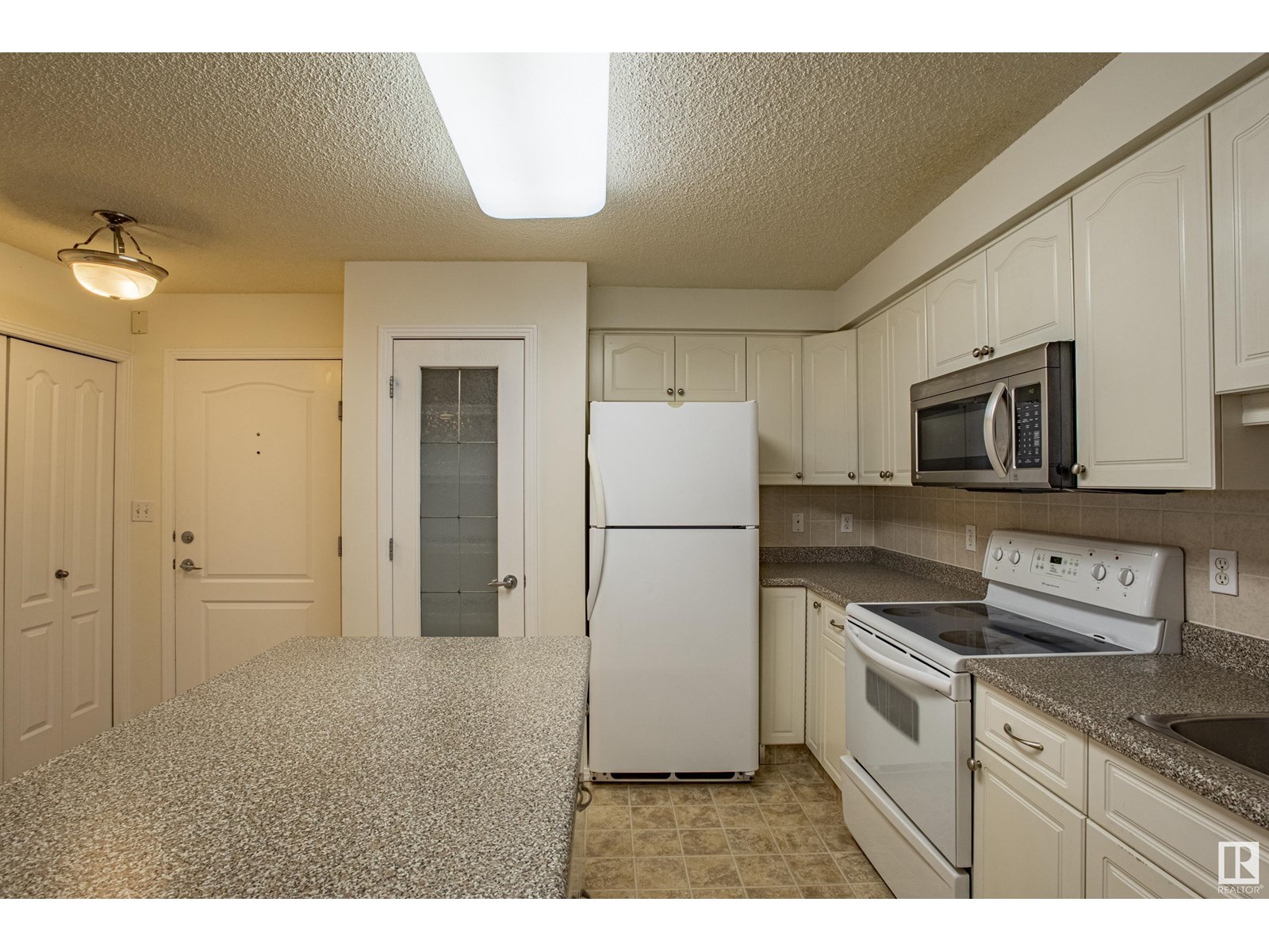 Photo 19 of 102 12111 51 Av Nw, Edmonton AB