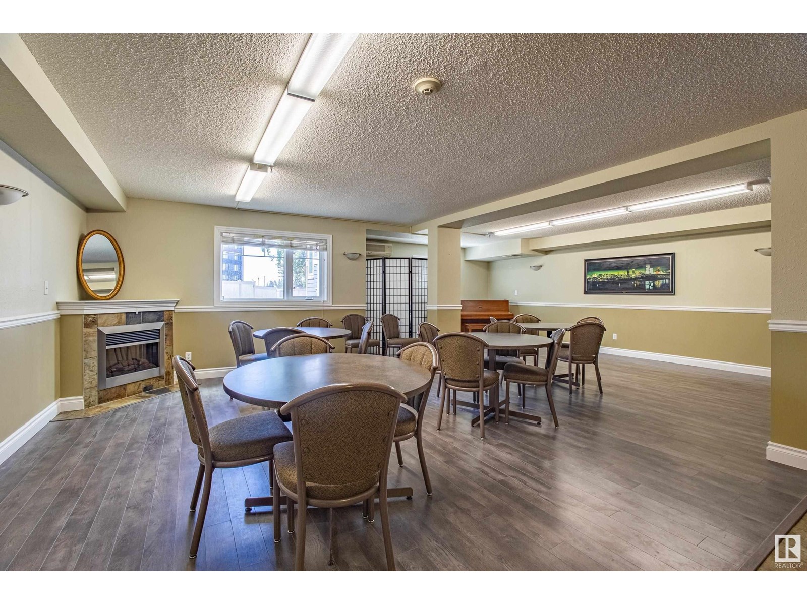 Photo 5 of 102 12111 51 Av Nw, Edmonton AB