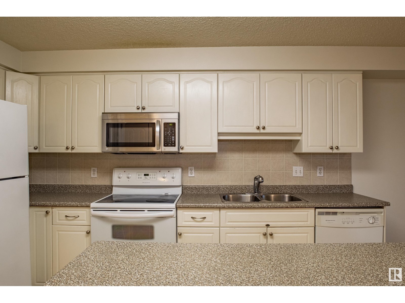 Photo 8 of 102 12111 51 Av Nw, Edmonton AB