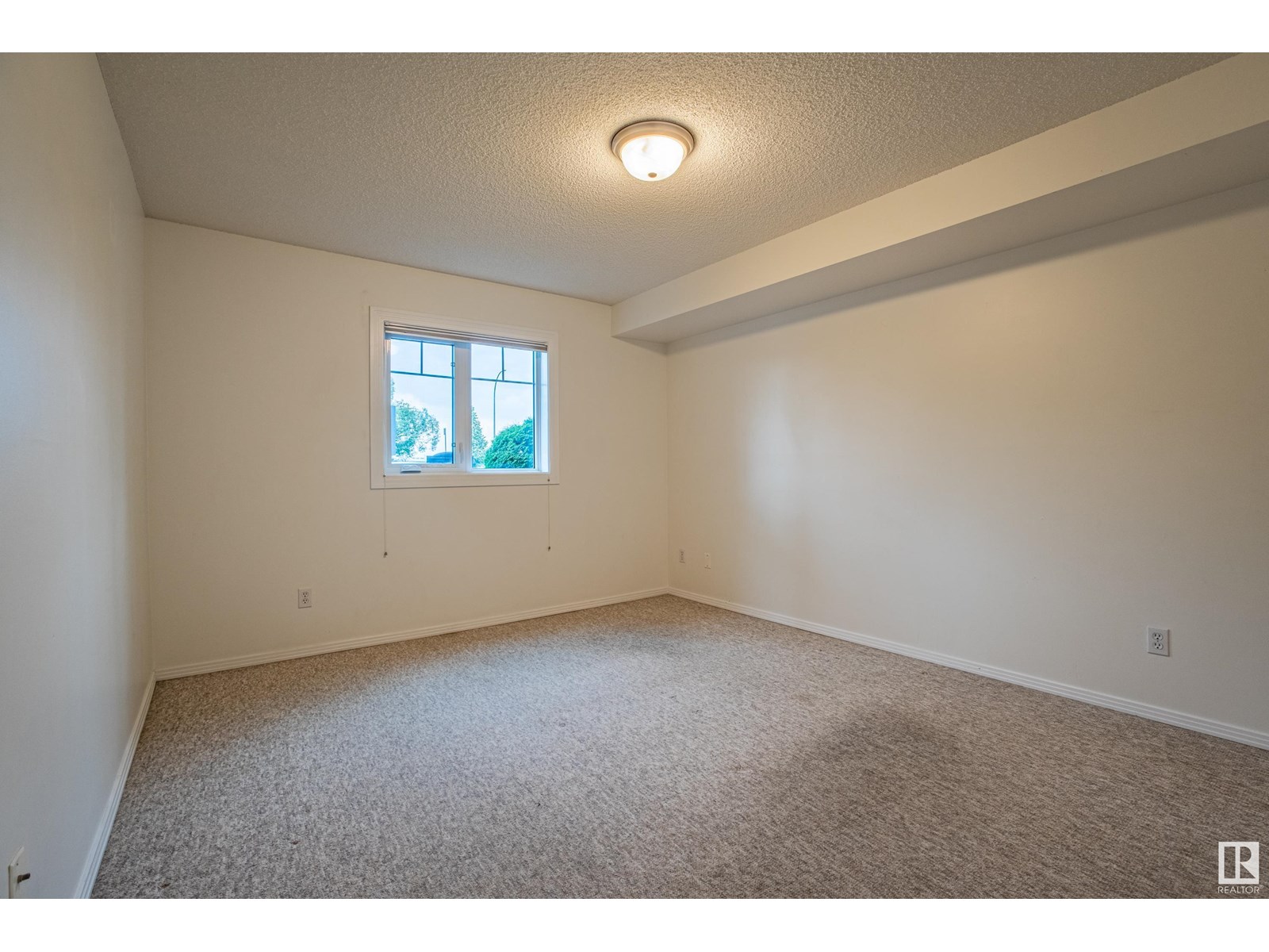 Photo 22 of 102 12111 51 Av Nw, Edmonton AB