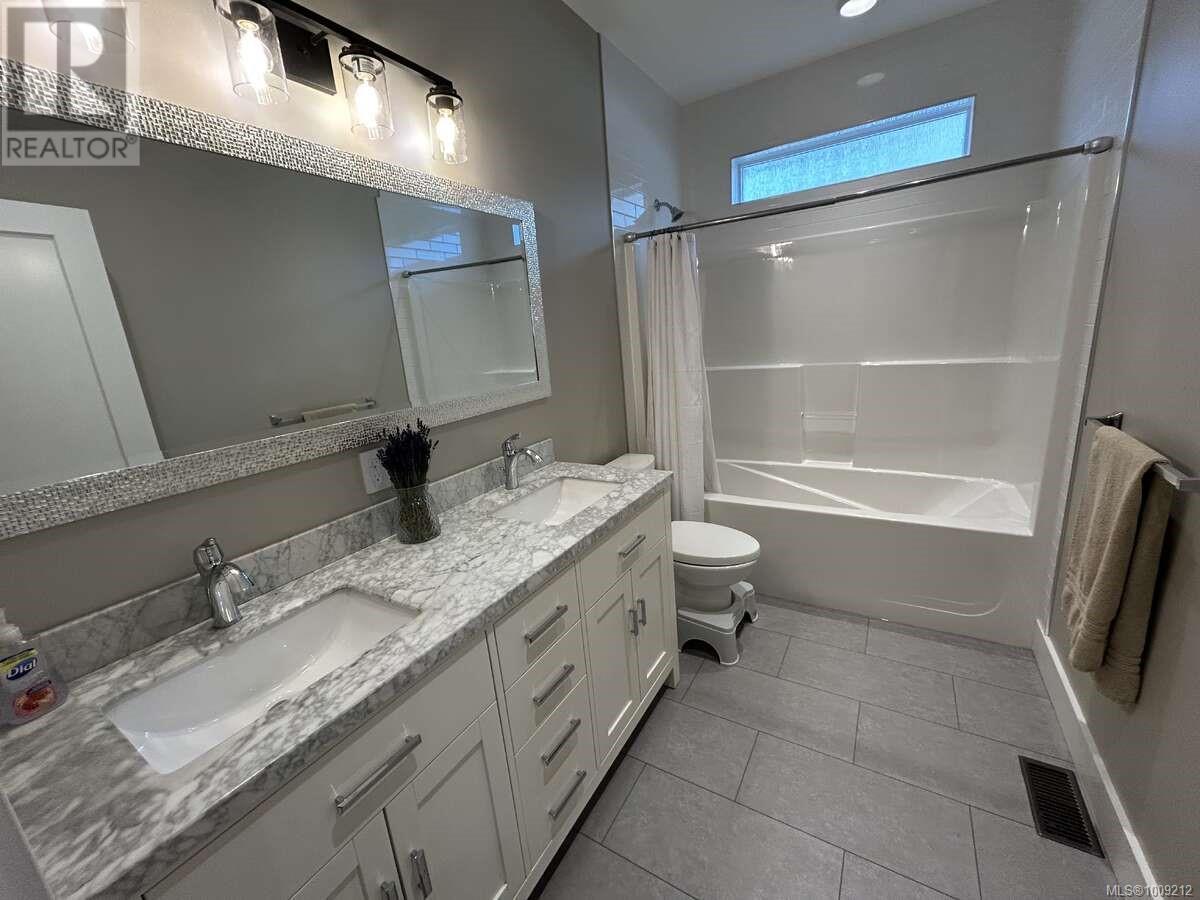 Photo 5 of 4052 Mcbride St, Port Alberni BC