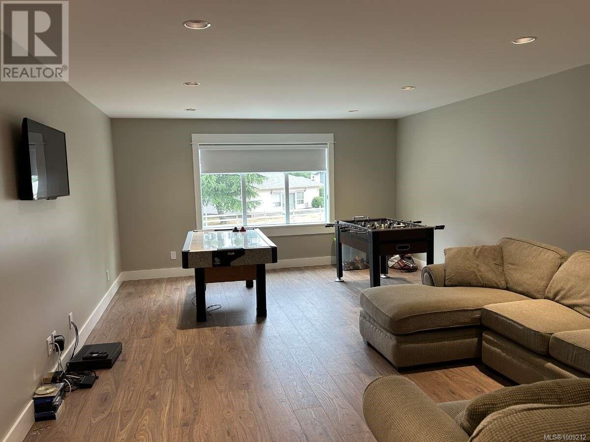 Photo 11 of 4052 Mcbride St, Port Alberni BC