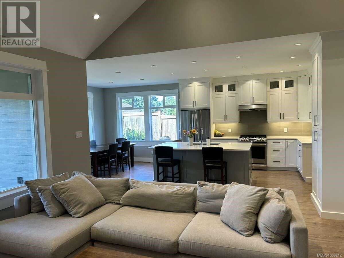 Photo 13 of 4052 Mcbride St, Port Alberni BC