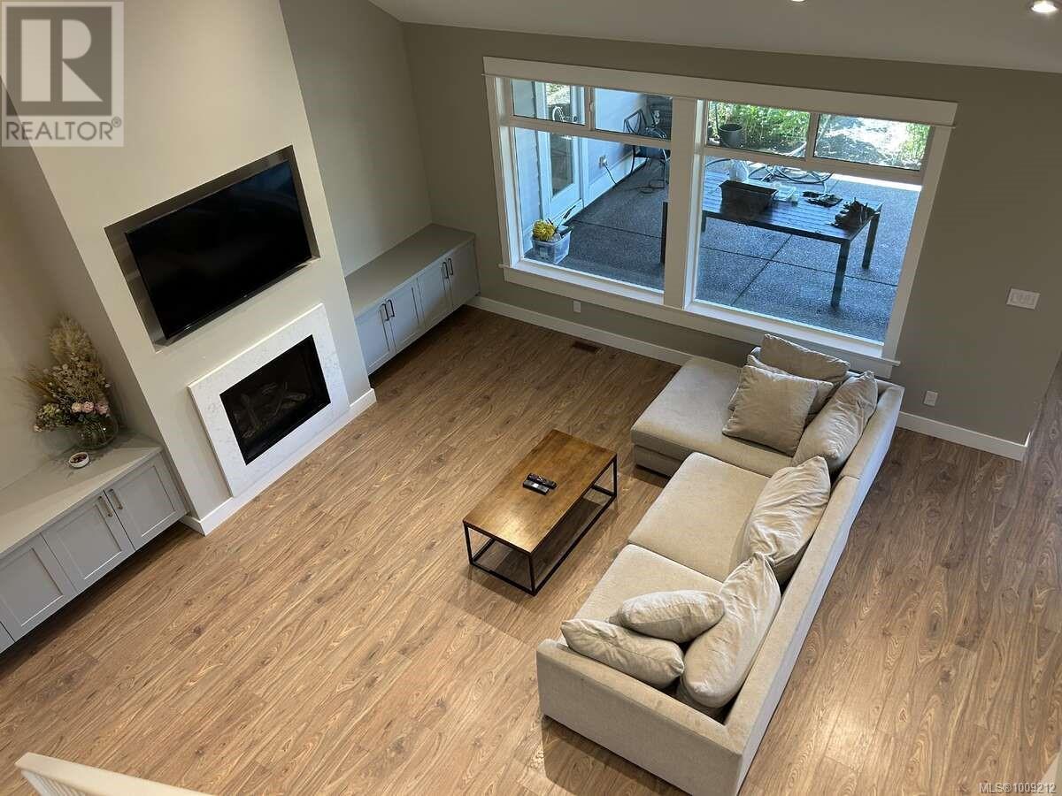 Photo 2 of 4052 Mcbride St, Port Alberni BC