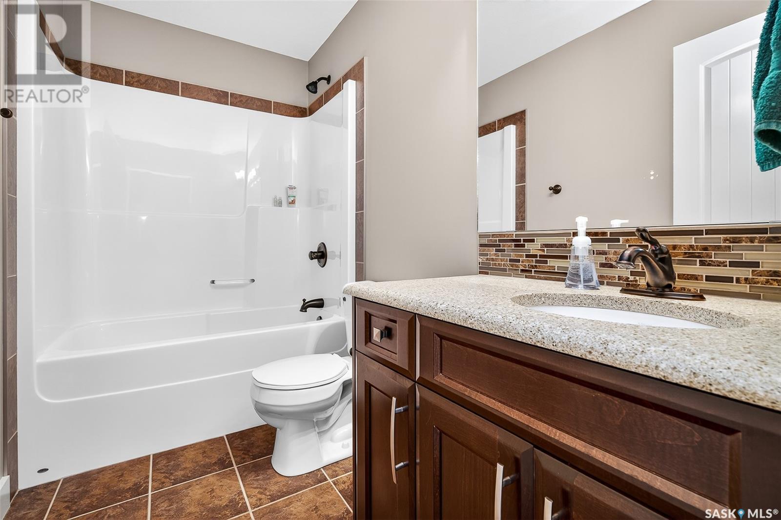 Photo 21 of 19 Everton Crescent Sw, Moose Jaw SK