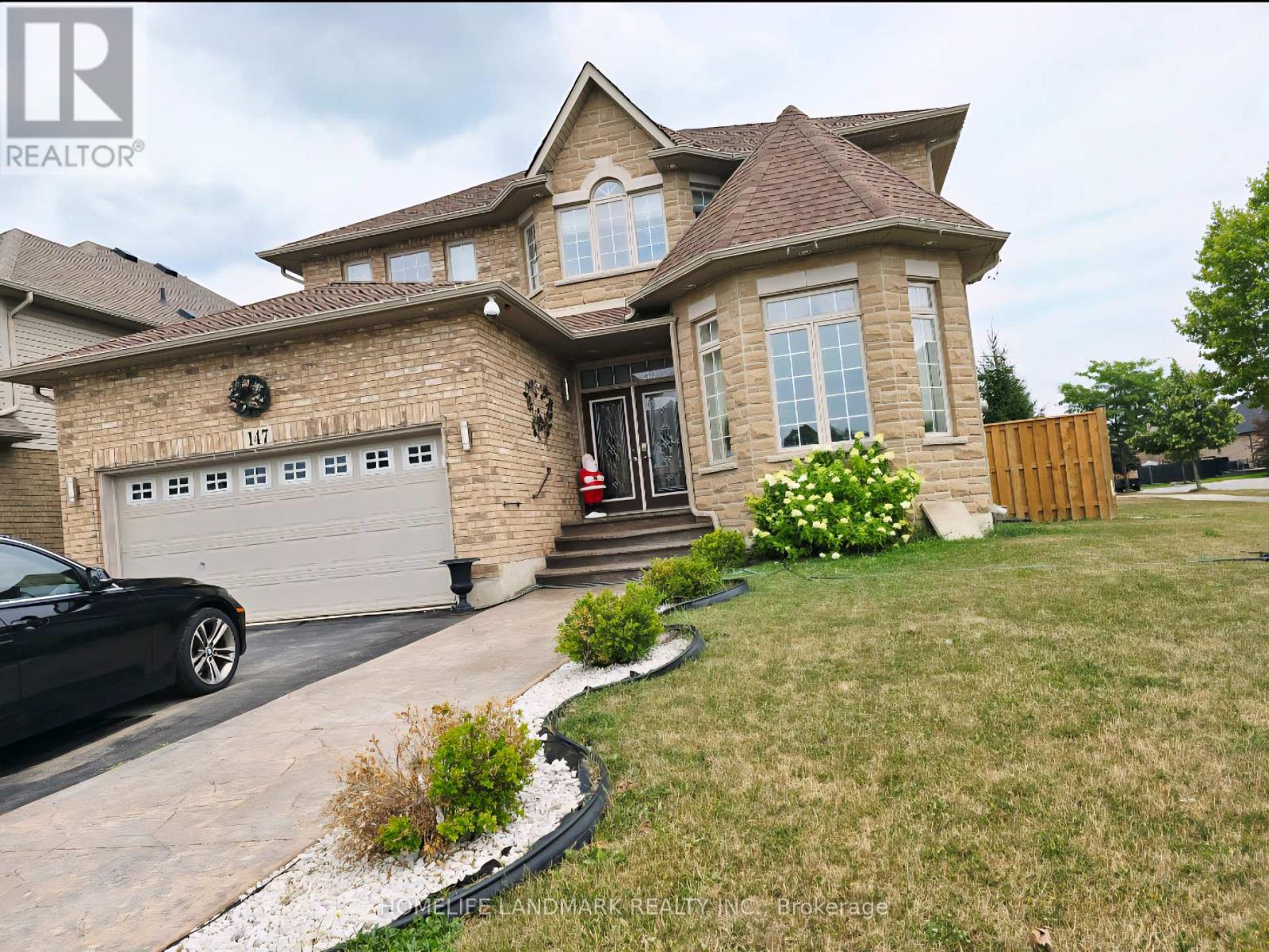 Photo 2 of 147 Bocelli Crescent, Hamilton ON
