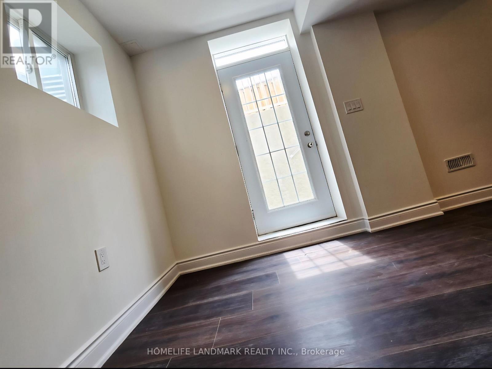 Photo 4 of 147 Bocelli Crescent, Hamilton ON