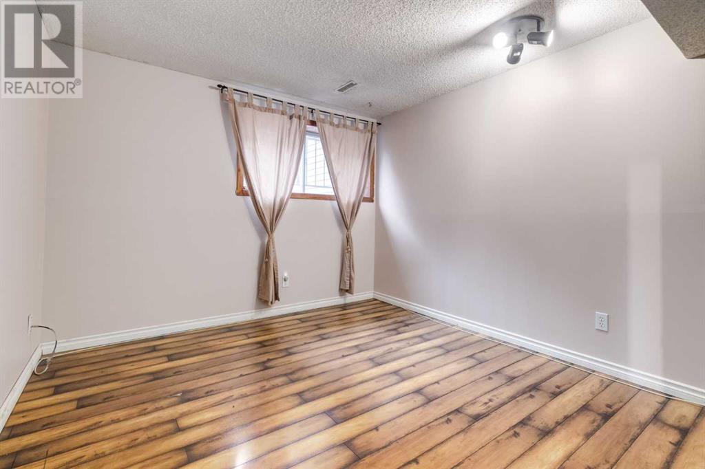 Single Family House 3 Level for Sale in  Castleridge Crescent NE Castleridge Calgary 
