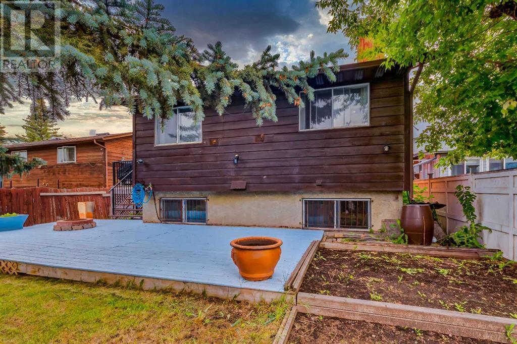 91 Castleridge Crescent NE, Calgary, Alberta