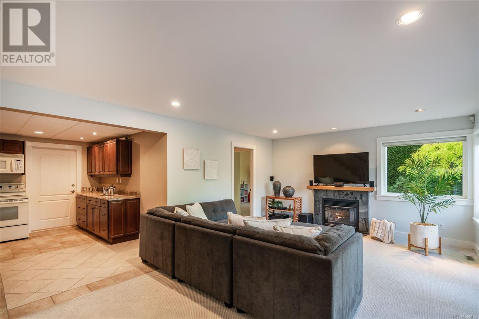 Photo 1 of 3557 Collingwood Dr, Nanoose Bay BC