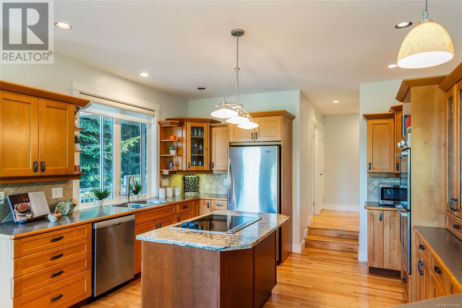 Photo 3 of 3557 Collingwood Dr, Nanoose Bay BC