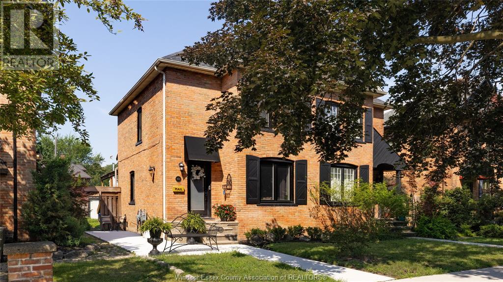 Photo 2 of 853 Monmouth Avenue, Windsor ON
