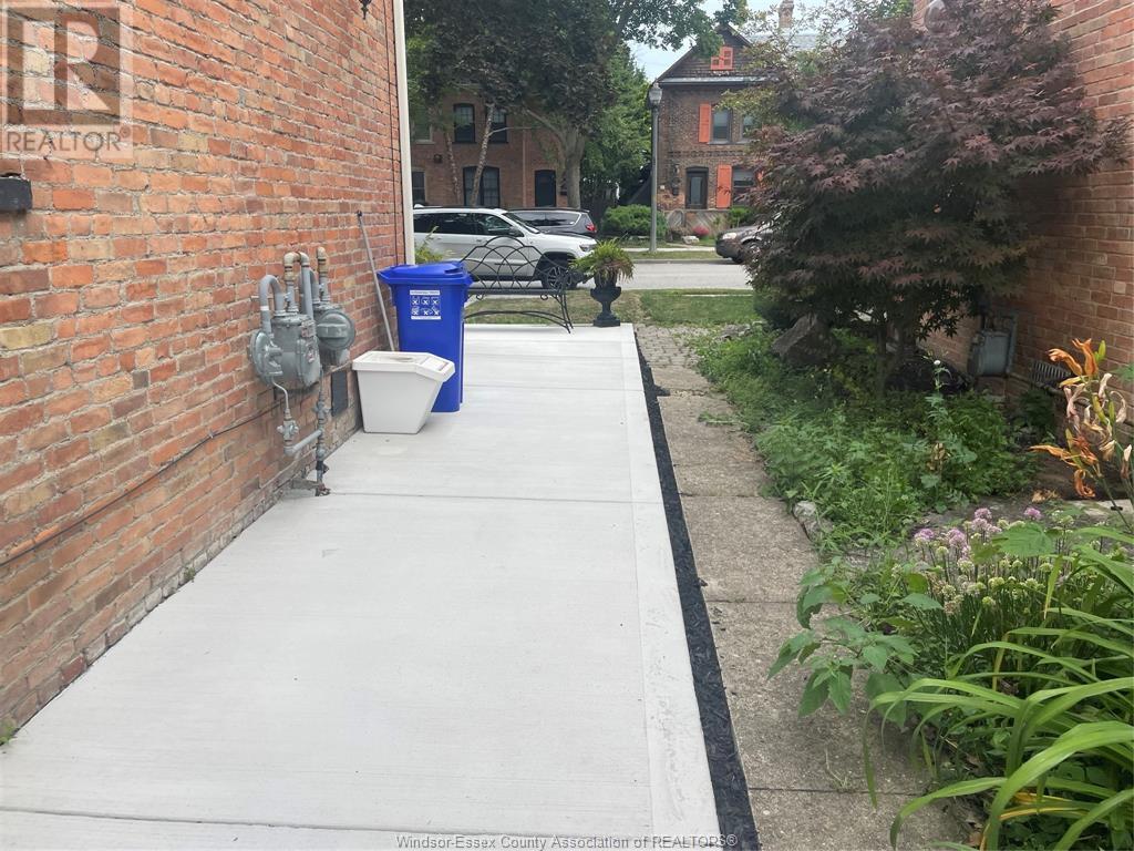Photo 9 of 853 Monmouth Avenue, Windsor ON