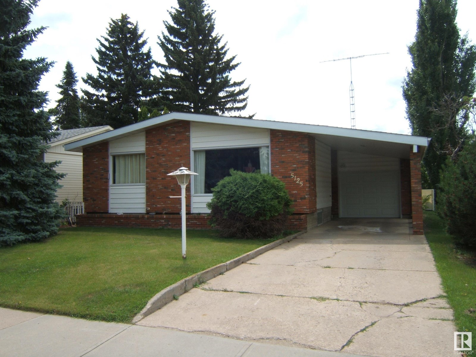 Photo 20 of 5125 45 Av, Vegreville AB